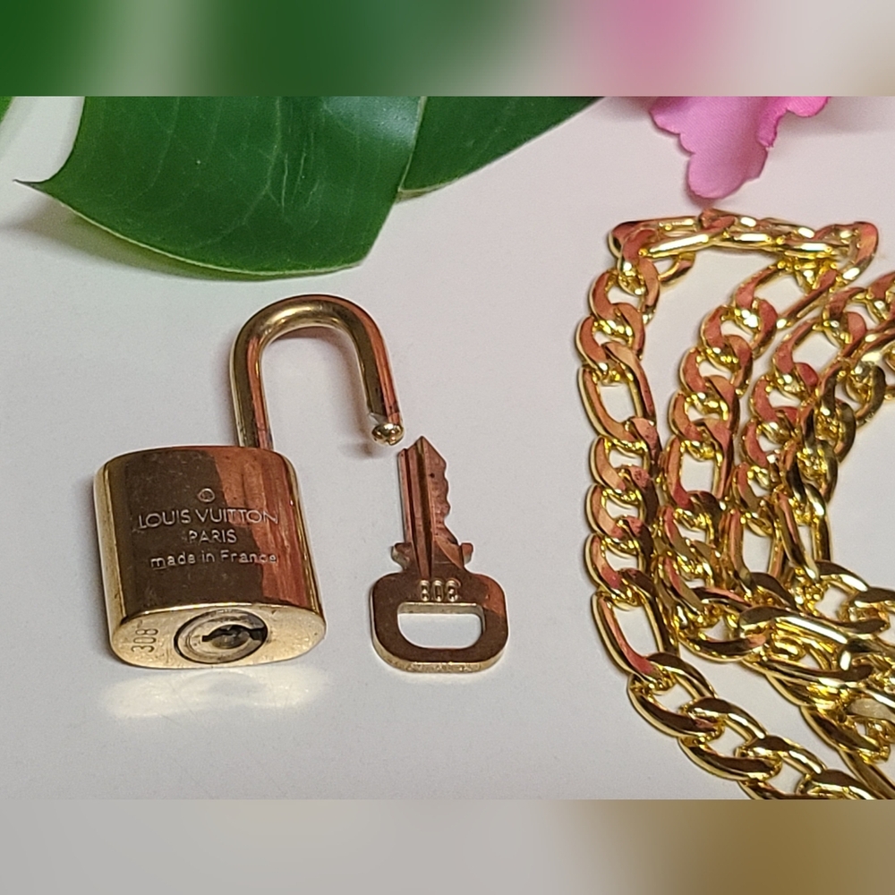 #308🔥 Louis Vuitton Lock And Key with gp Chain